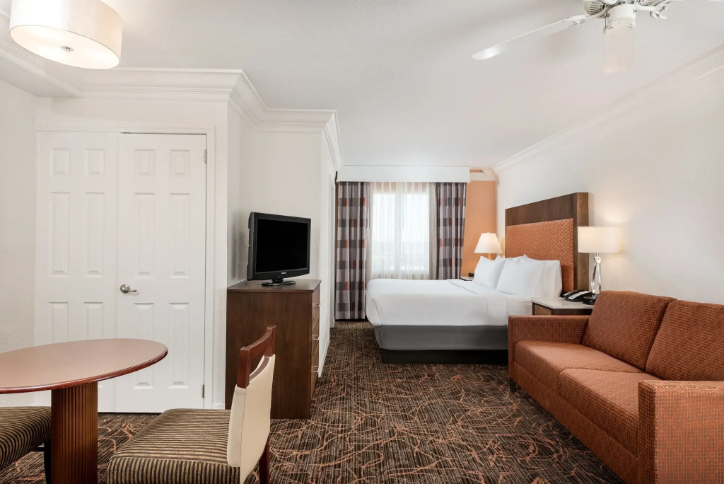 Holiday Inn Fort Lauderdale Airport by IHG
