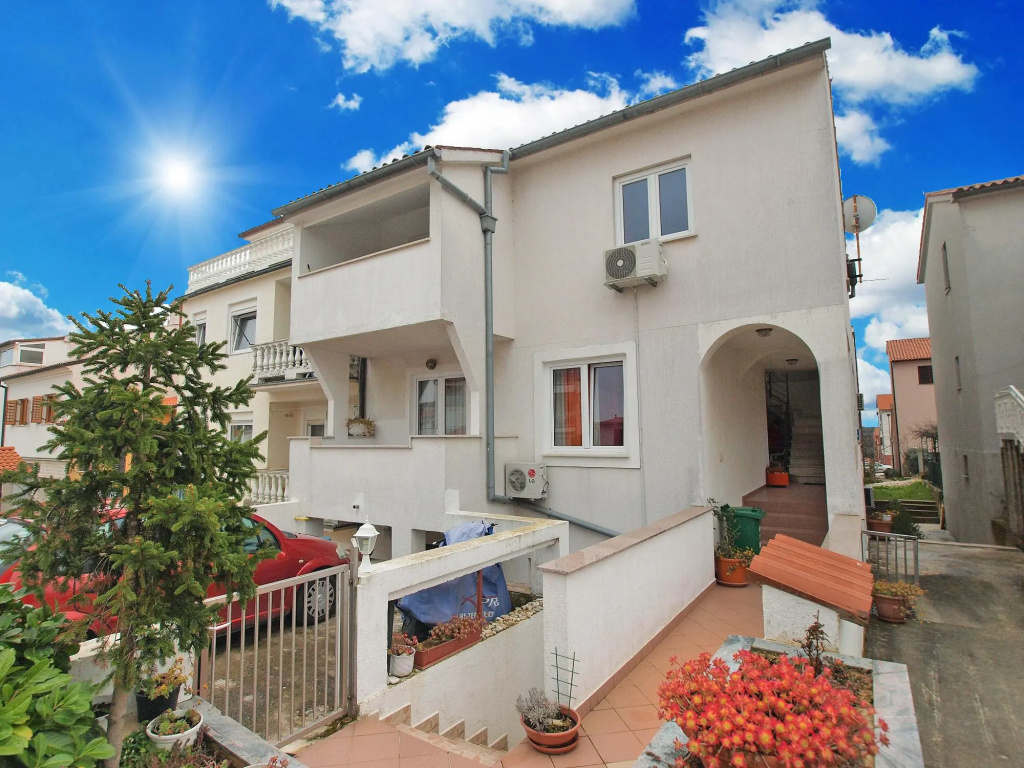 Apartment 1569