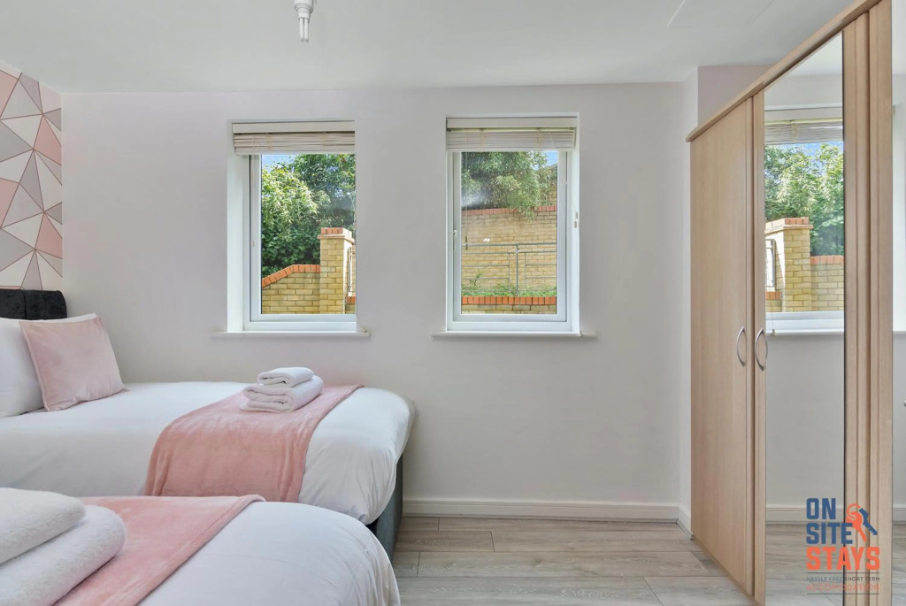 2 bed apt, en suite, Balcony, Wifi, 2 x parking