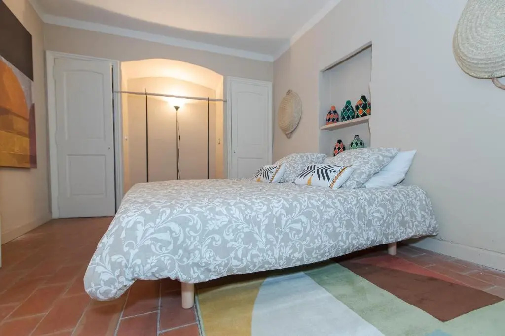 RARE: 110m² climatisés avec terrasse. 2 Chambres