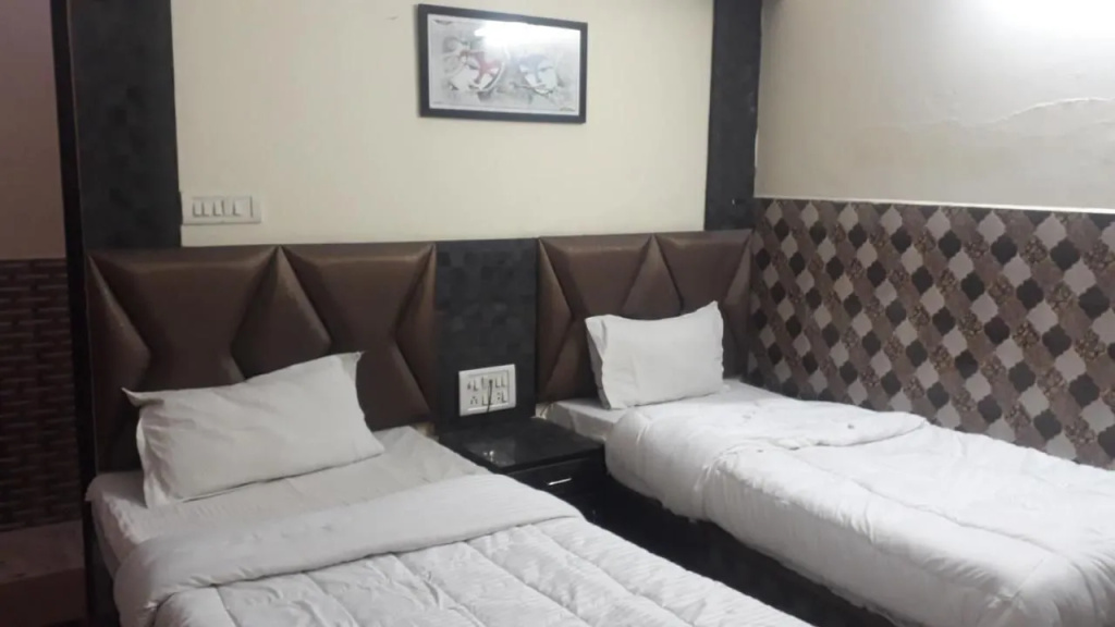 Fabhotel Sarwan