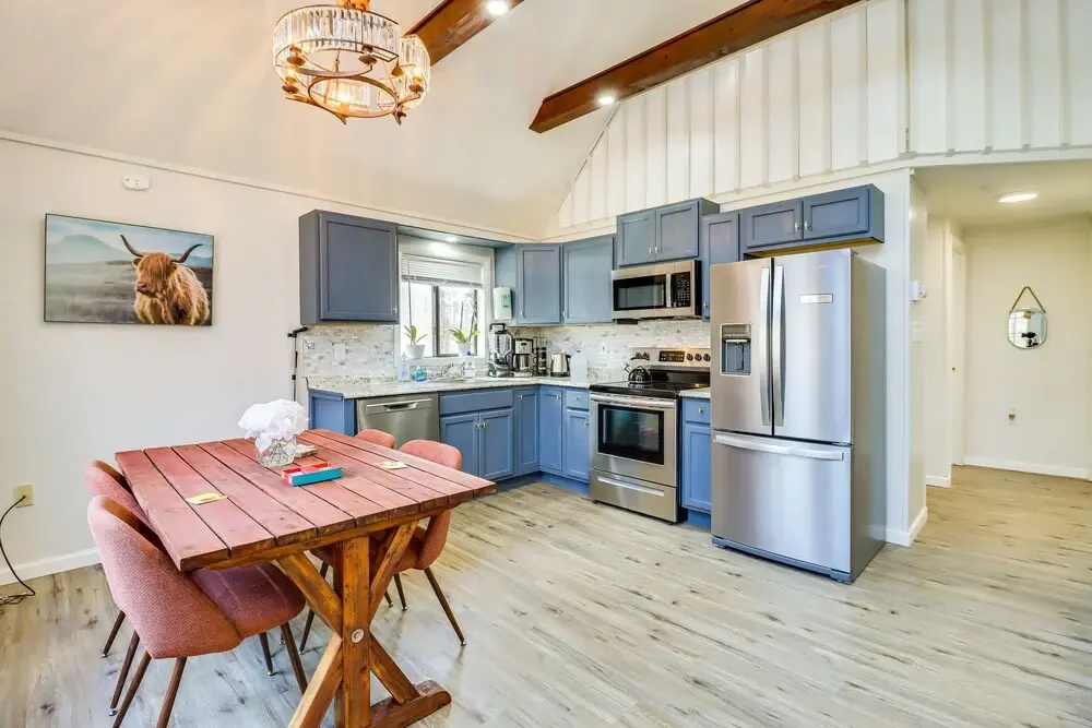 Quiet East Stroudsburg Home w/ Grill & Fireplace!