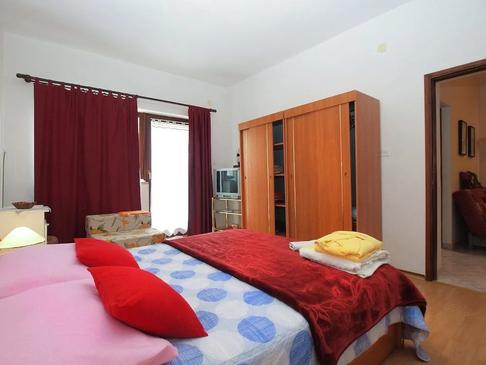 Apartment 1569
