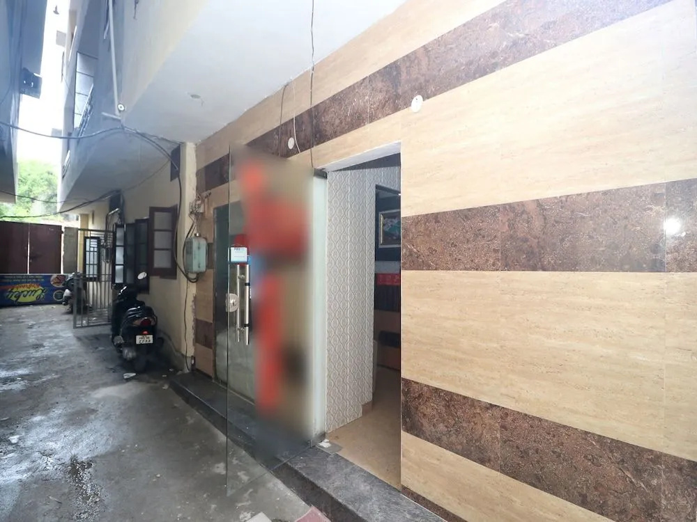 OYO 17306 Hotel Apple Wood