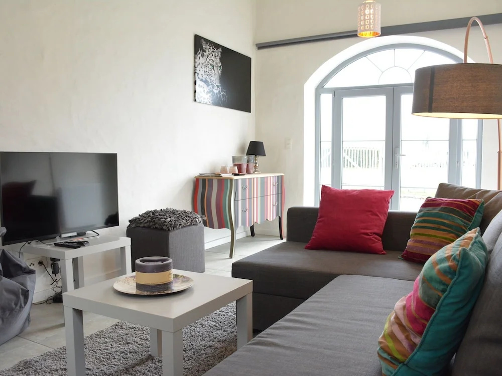 Wonderfully Furnished Cottage, Very Comfortable, Small Village Near Namur