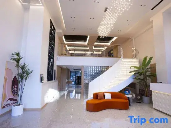 Hemuyueju Hotel (Weichang Mulan New World)