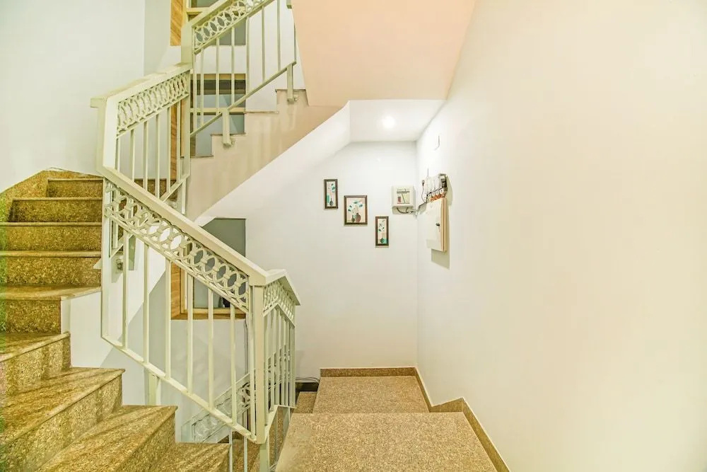 FabHotel Parfait Street