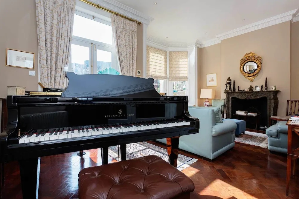 Veeve - Hampstead Victorian