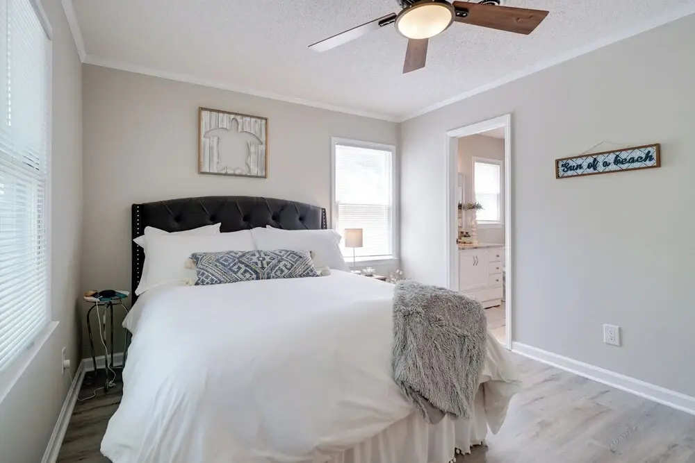 7 Blocks to the Beach: Family Oak Island Retreat