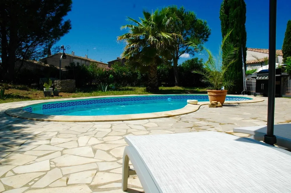 House With 4 Rooms in Pouzolles, With Wonderful Mountain View, Private