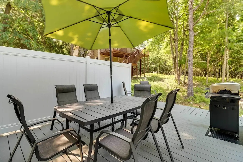 Blakeslee Home with Private Hot Tub, 5 Mi to Skiing!