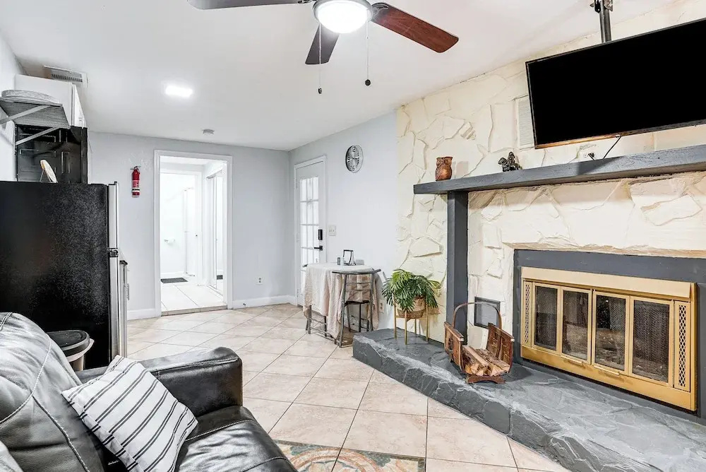 Screened Porch: Tampa Studio 4 Mi to Busch Gardens