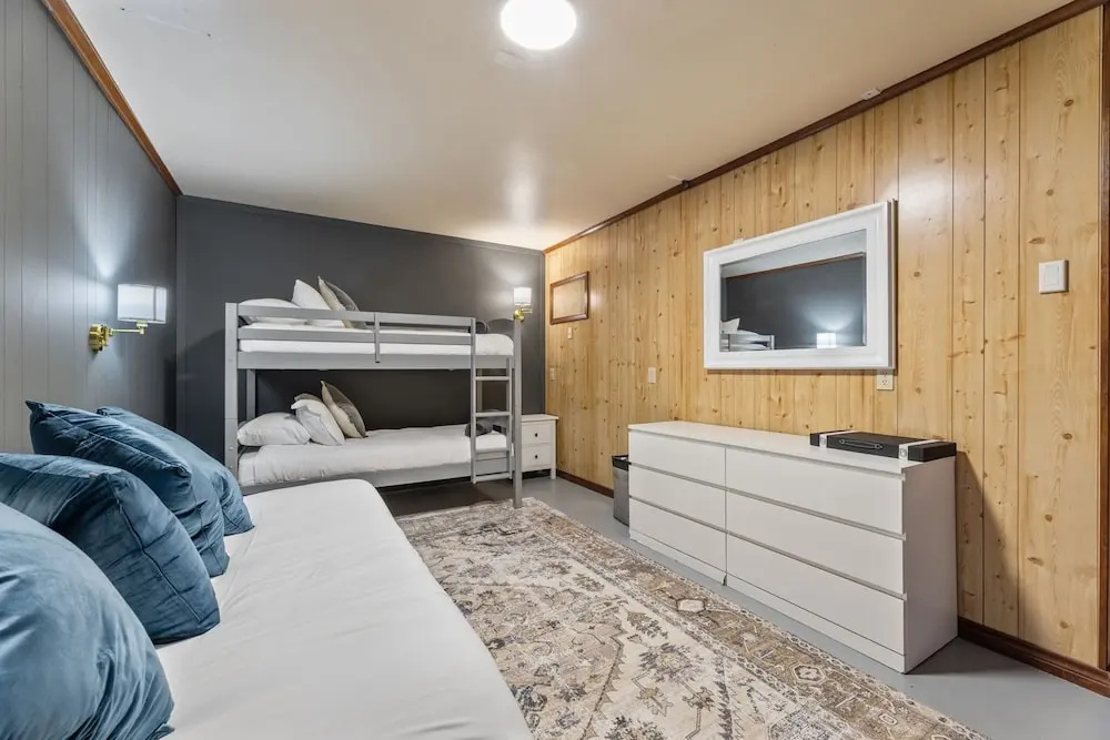 Golf-side Luxe Escape Sleeps 13 Hot Tub & Theater