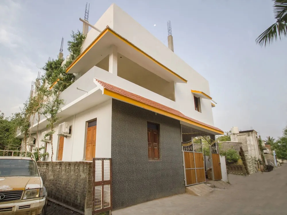 OYO 12970 Home Grand 3BHK Near Quiet Beach ECR