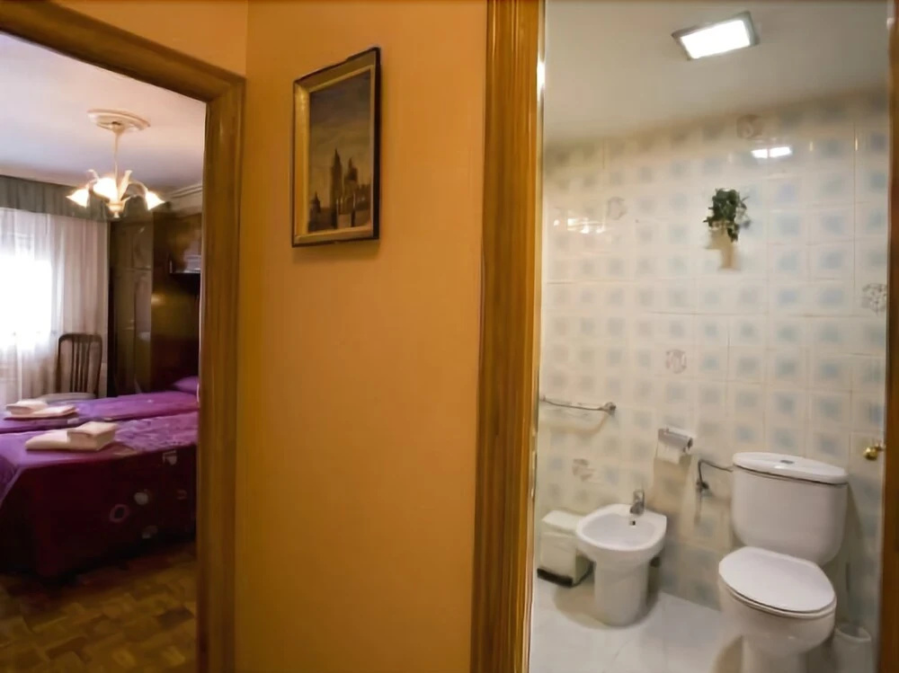 Pamplona 100489 3 Bedroom Apartment by Mo Rentals