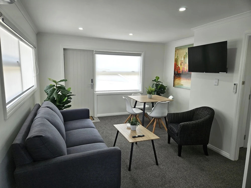 Redwood Apartments