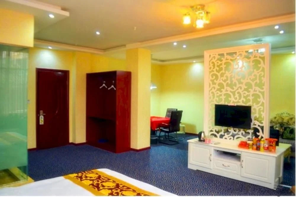 Yiyang Three-star Business Hotel