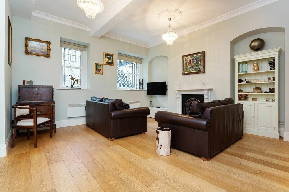 Veeve - Hyde Park Hideaway