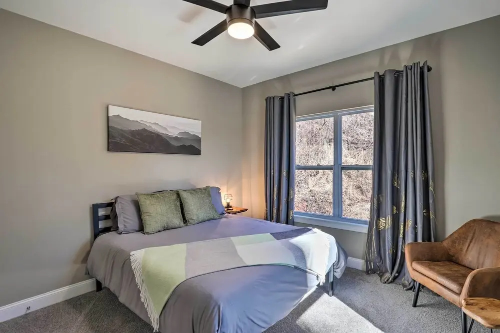 Mtn Views, Walkable Location: Asheville Retreat
