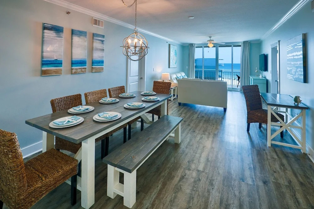 Waterscape B606 - 2 Br condo by RedAwning