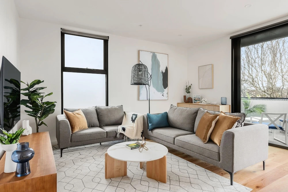 Docker Street Apartments by Urban Rest