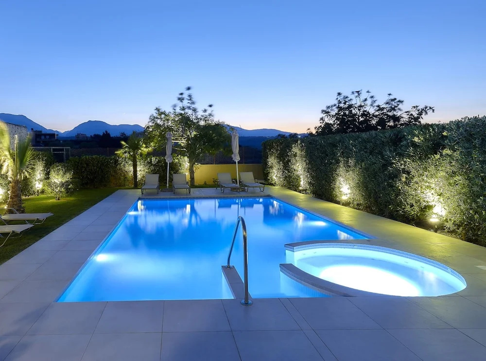 Castello Villa Daphnes - Private Pool & Whirlpool