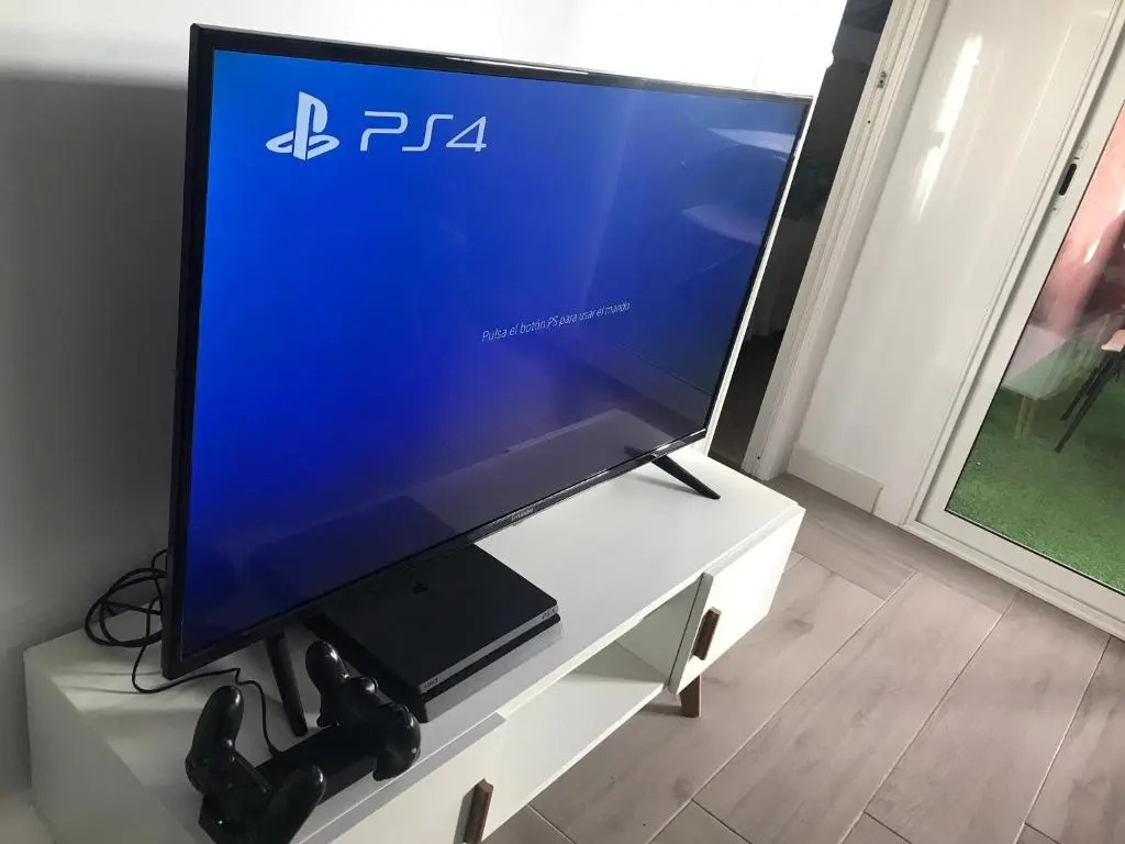 BEACH APARTMENT with BBQ, PS4, BIKES!