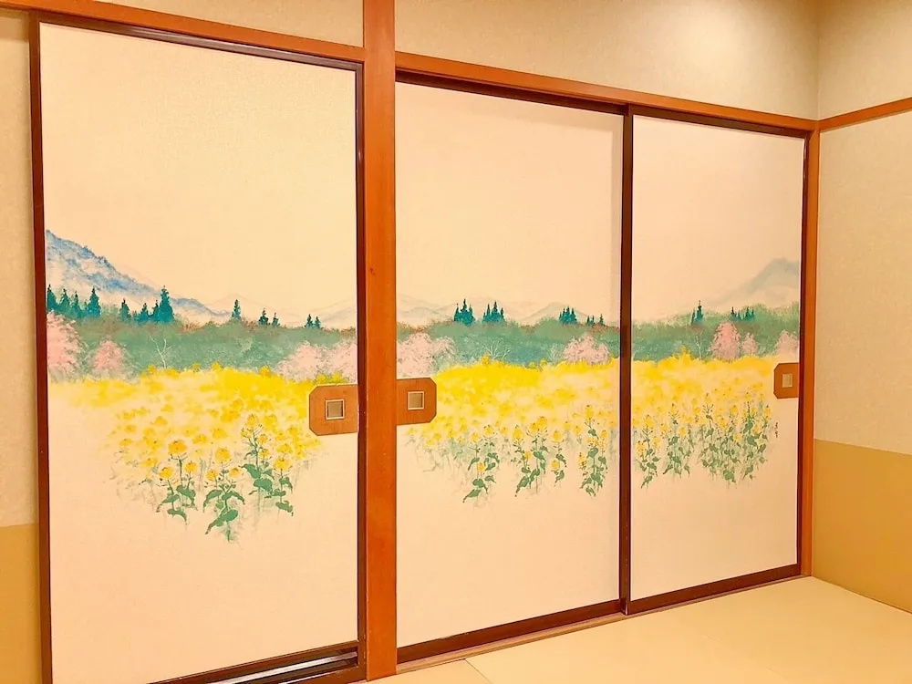 Hotel Hoho "A hotel overlooking the Echigo Plain and the Yahiko mountain range" formerly Hotel Oohashi Yakata-no-Yu