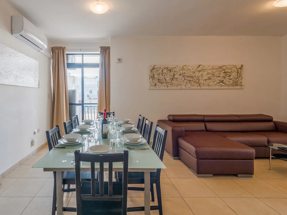 Seashells 2 bedroom Apartment with sunny terrace with stunning sea views - by Getawaysmalta