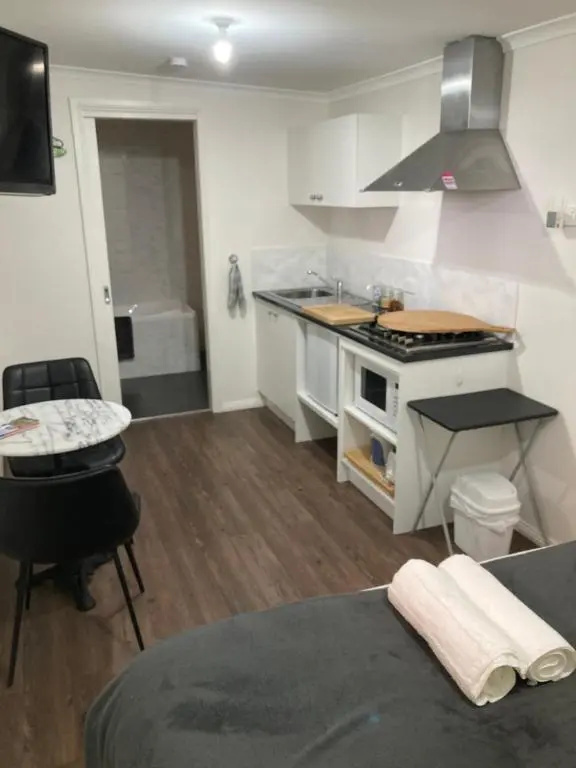 Gleeson St Guest Bungalow