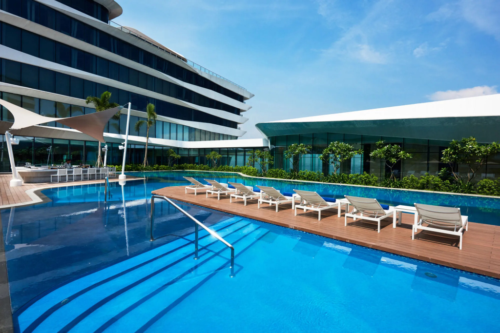 Conrad Manila