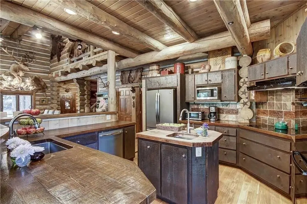 Bear Lodge 6 Bedroom Home by RedAwning