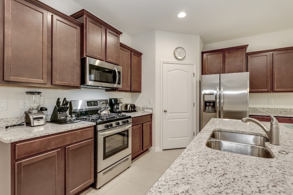 South Facing Pool/spa, Game Room Is Loaded! 6 Bedroom Villa by Redawning