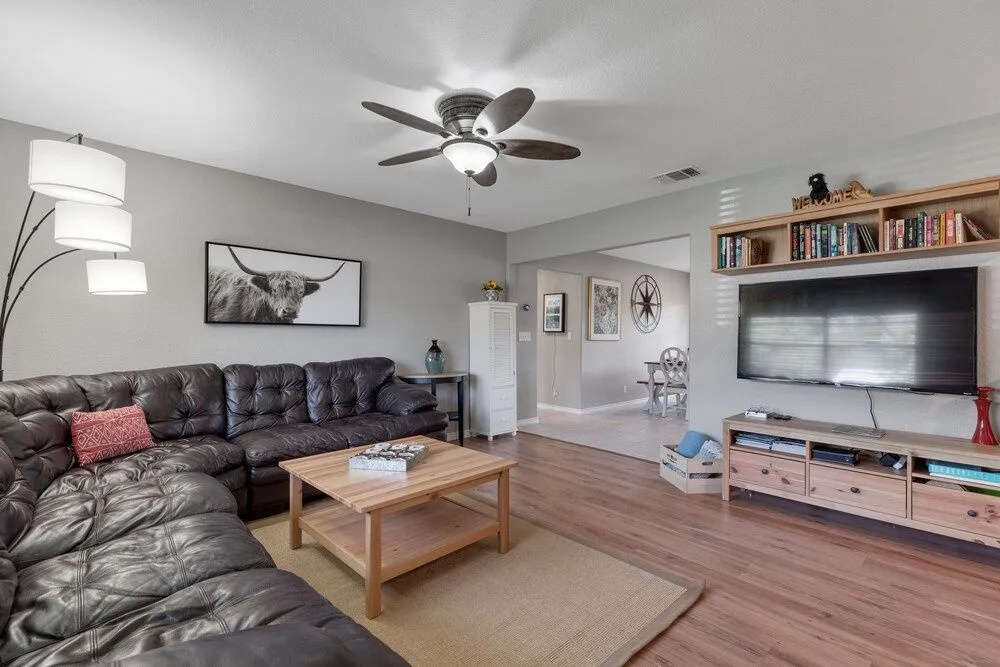 Stylish Home Lrg Yard W/games Grill Hot Tub