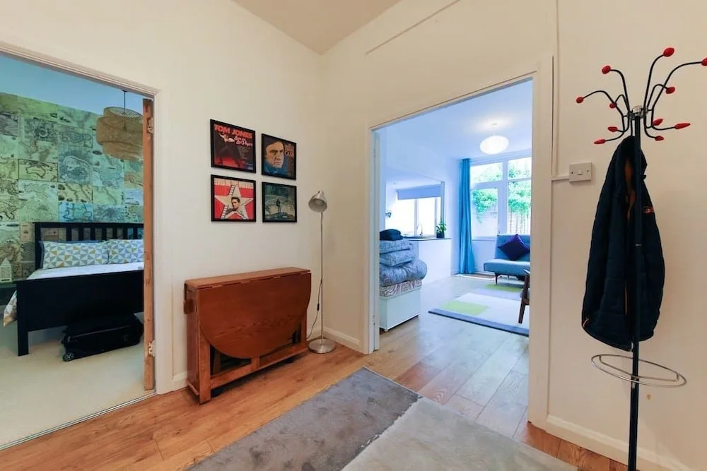 Bright and Spacious 1 Bed Flat With Garden