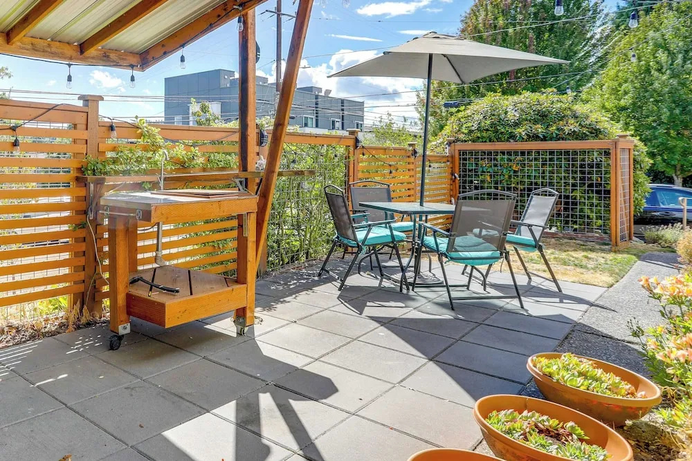 Seattle Garden Retreat: Walk to Water & Shops!