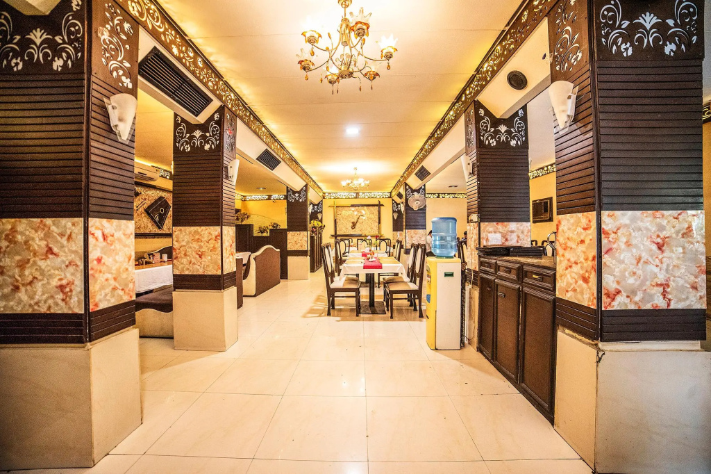 Fabhotel Santoor - Geeta Bhawan Square