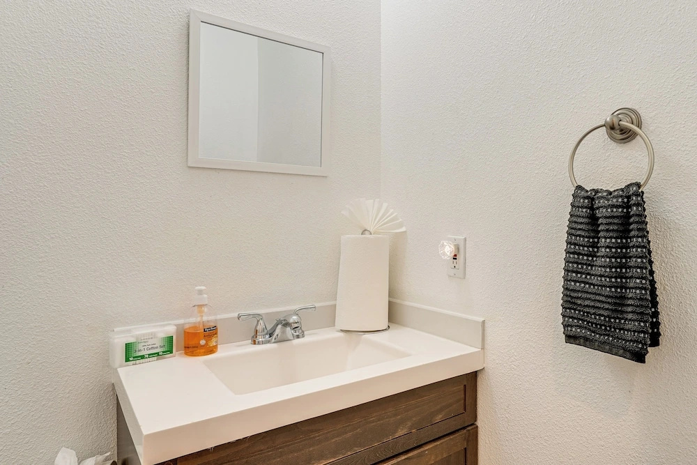Spacious & Central! Pet-friendly Emeryville Home