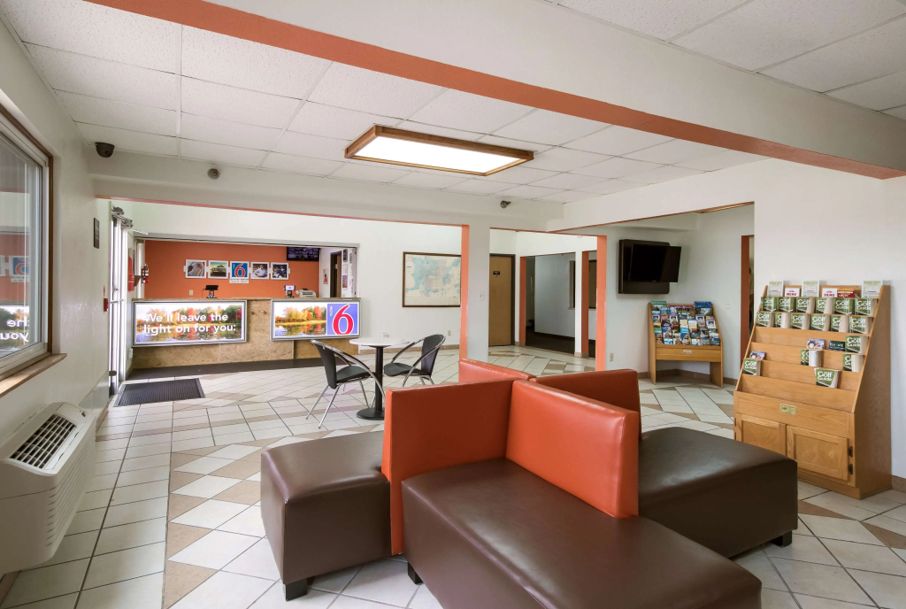 Motel 6 Davenport, IA