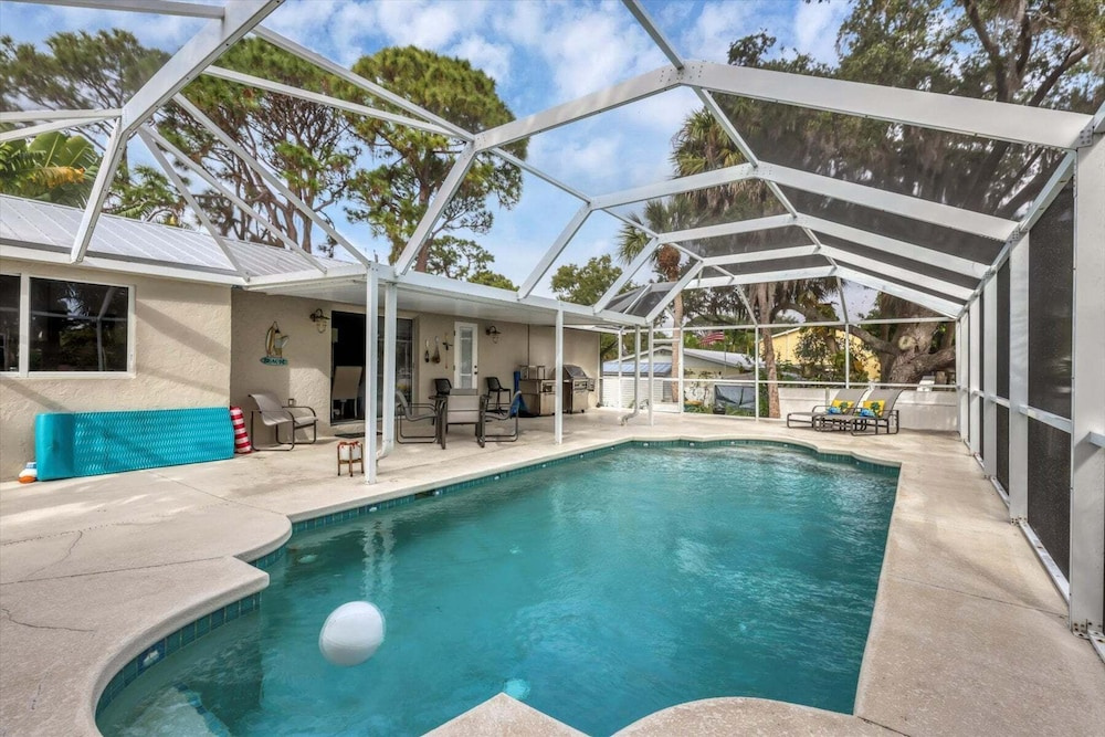 Pcr9170 - Englewood 2 Bedroom Canalfront Pool Cottage