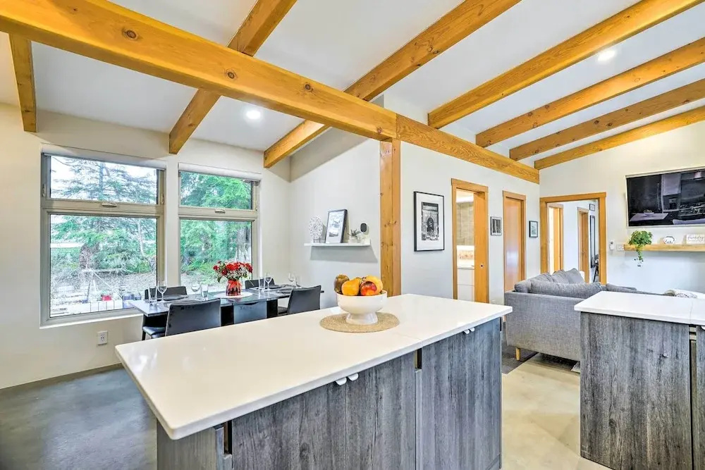 Heated Swim Spa! 15-Acre Cabin on Skykomish River