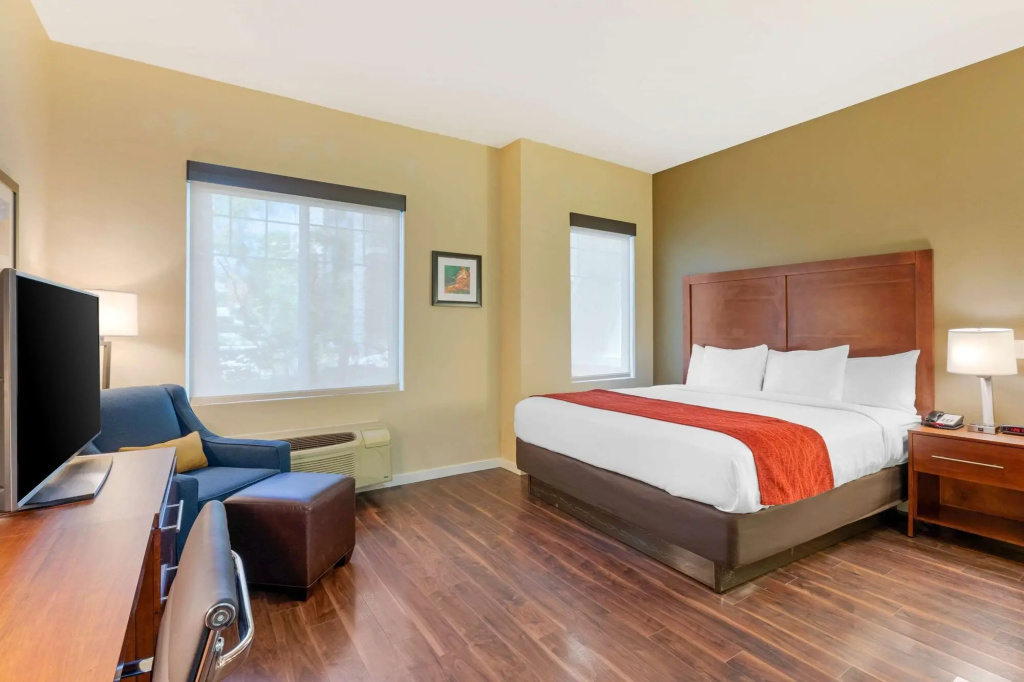 Comfort Inn & Suites Near Ontario Airport