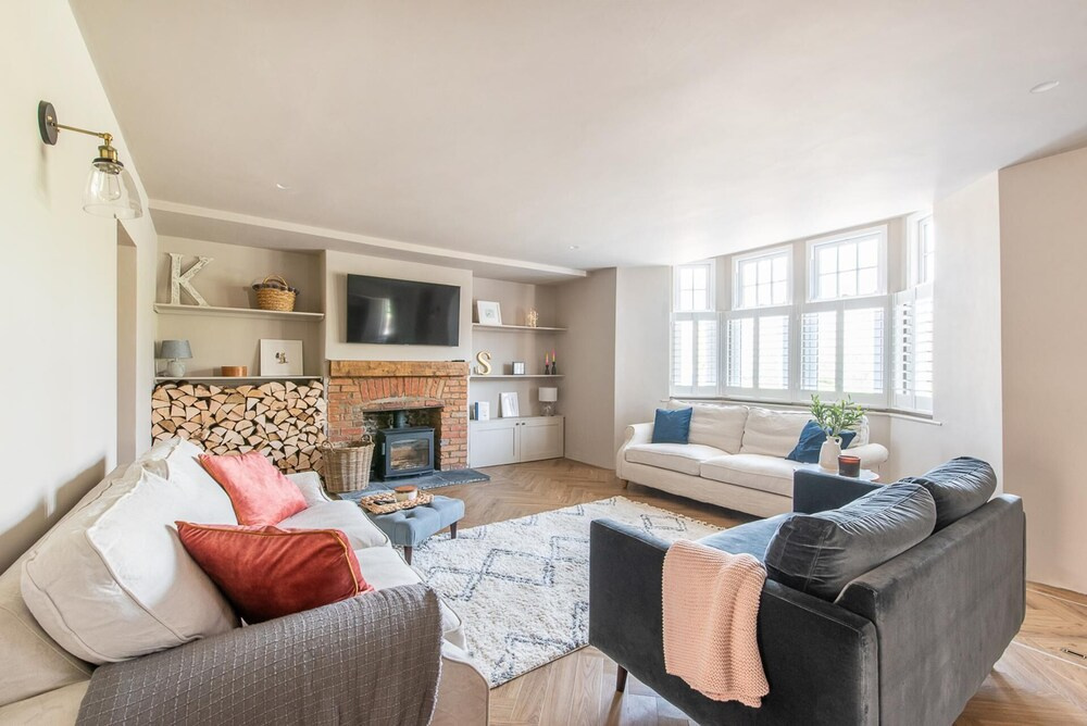 Luxury House Sleeps 14 With Secret Bar Near Bath