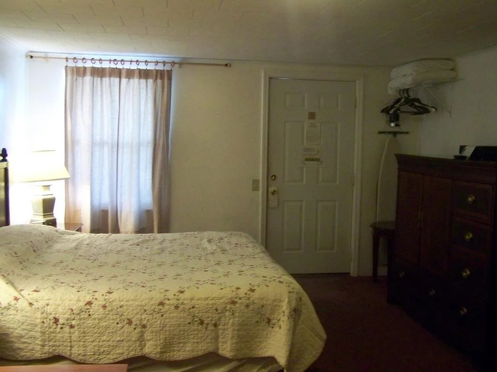Golden Knight Inn and Suites