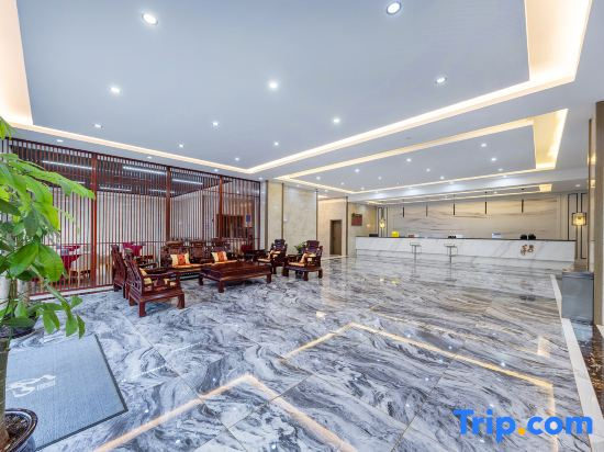 Heyue Hotel (Linyi Yunxian High speed Railway Station Store)