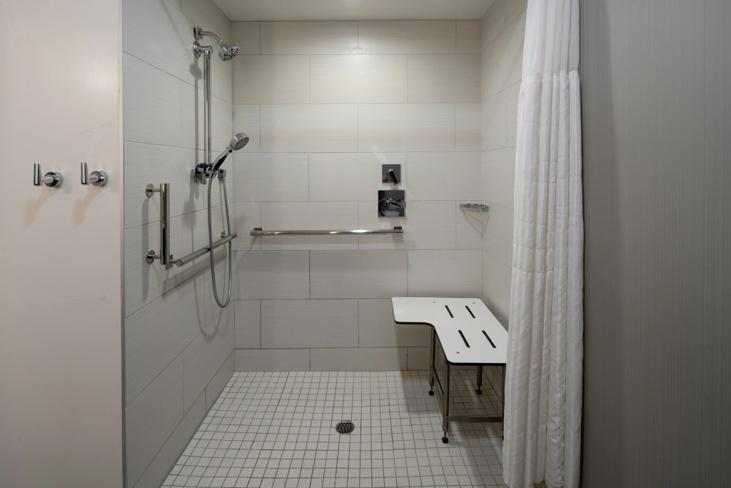 DoubleTree by Hilton Bakersfield