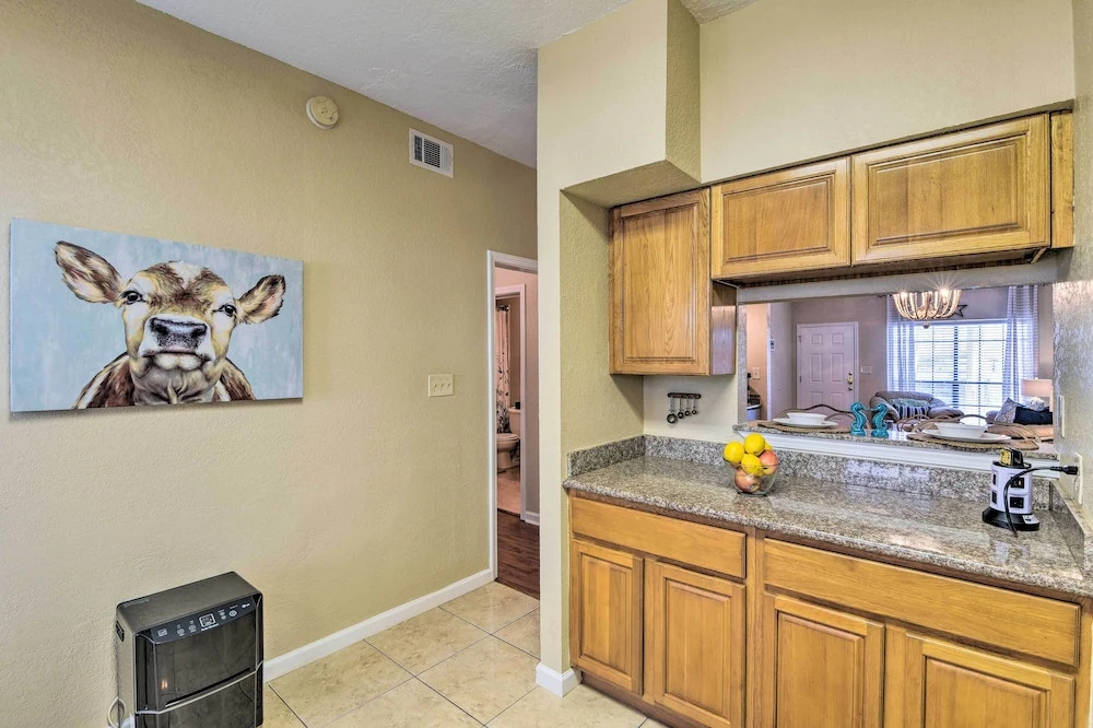 Galveston East End Condo w/ Pool < 1 Mi to Beach!