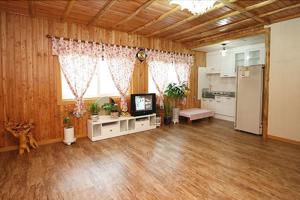 Pocheon Evergreen Pension