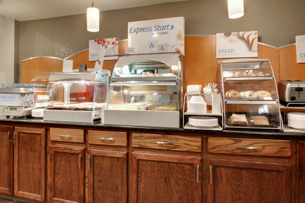 Holiday Inn Express Marshfield - Springfield Area by IHG