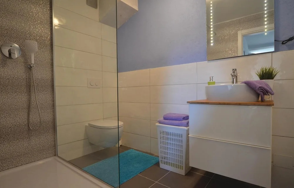 Gorgeous Home In Kanfanar With Wifi